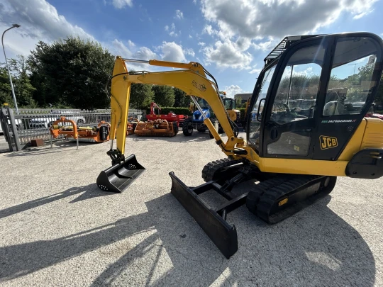 ESCAVATORE JCB 8035