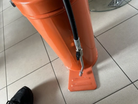 POMPA GRASSO FUSTO DA 12 KG