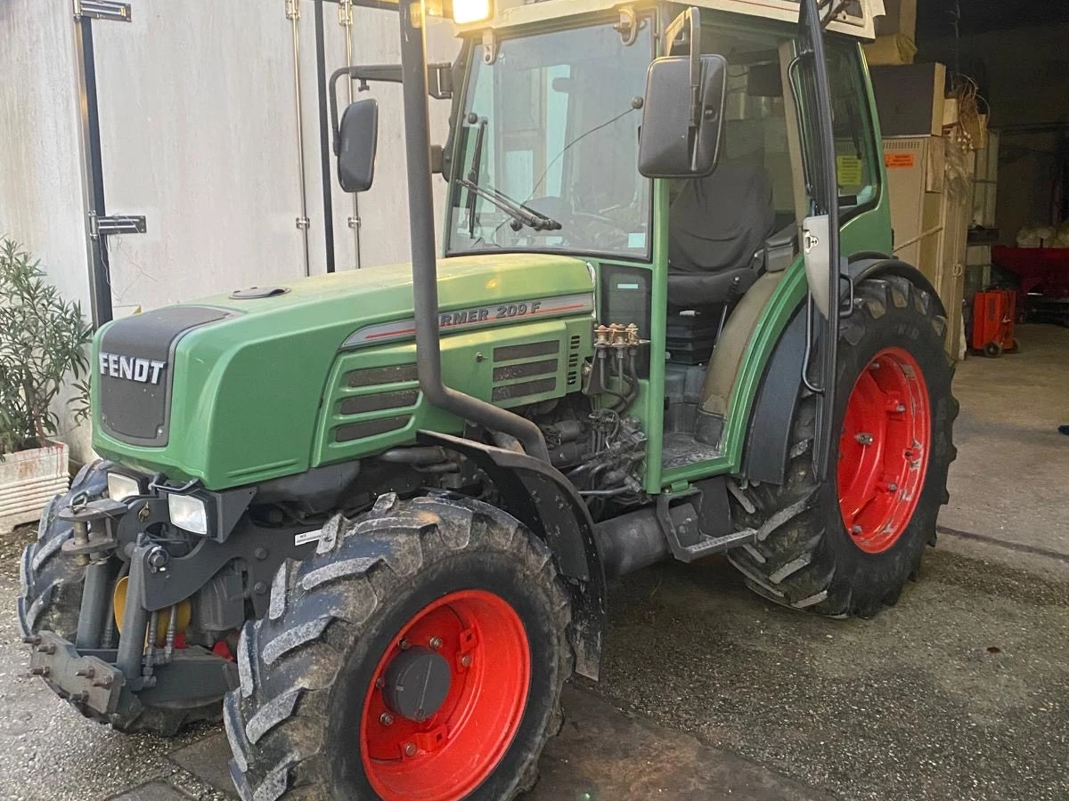 TRATTORE VIGNETO FENDT 209 F