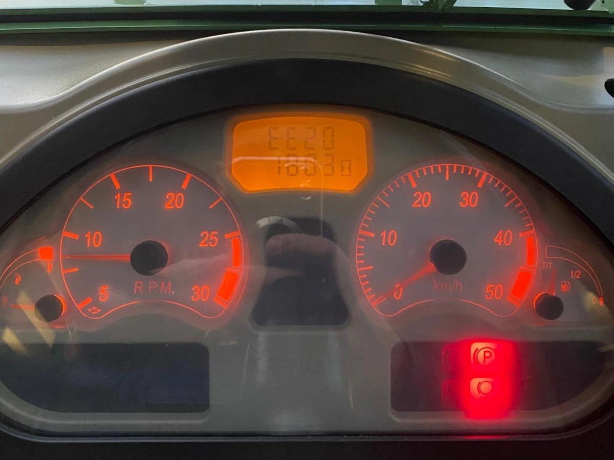 TRATTORE VIGNETO FENDT 209 F