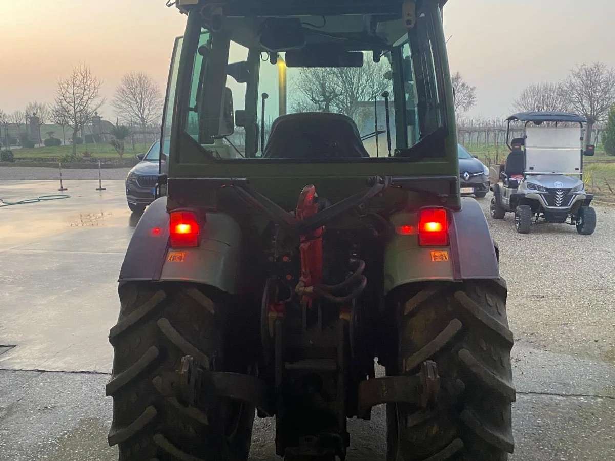 TRATTORE VIGNETO FENDT 209 F