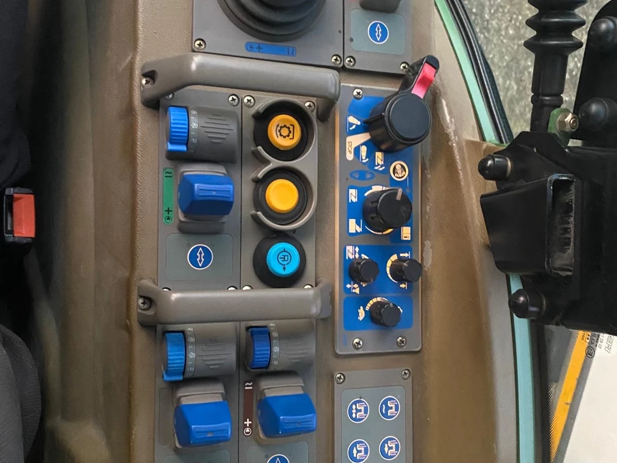 TRATTORE VIGNETO FENDT 209 F