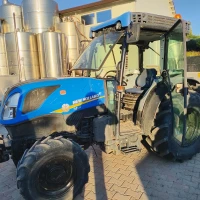 TRATTORE FRUTTTEO NEW HOLLAND T4.110 F