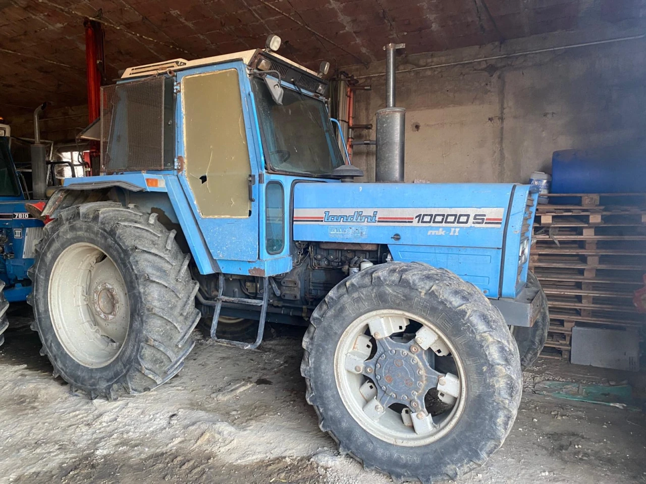 TRATTORE CAMPO APERTO LANDINI 10000 DT