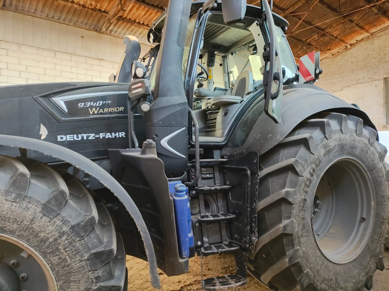 TRATTORE CAMPO APERTO DEUTZ-FAHR 9340 TTV WARRIOR