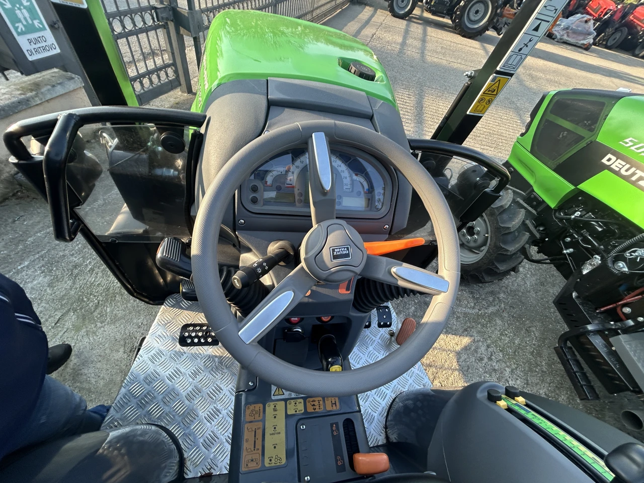 TRATTORE VIGNETO DEUTZ-FAHR 3060 DT