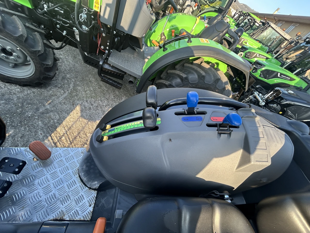 TRATTORE VIGNETO DEUTZ-FAHR 3060 DT