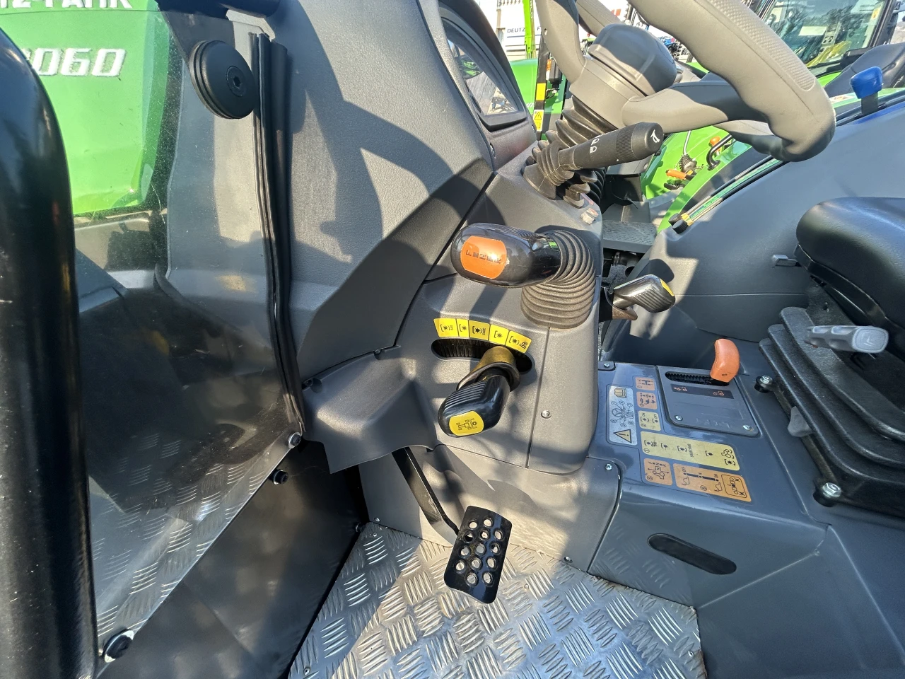 TRATTORE VIGNETO DEUTZ-FAHR 3060 DT