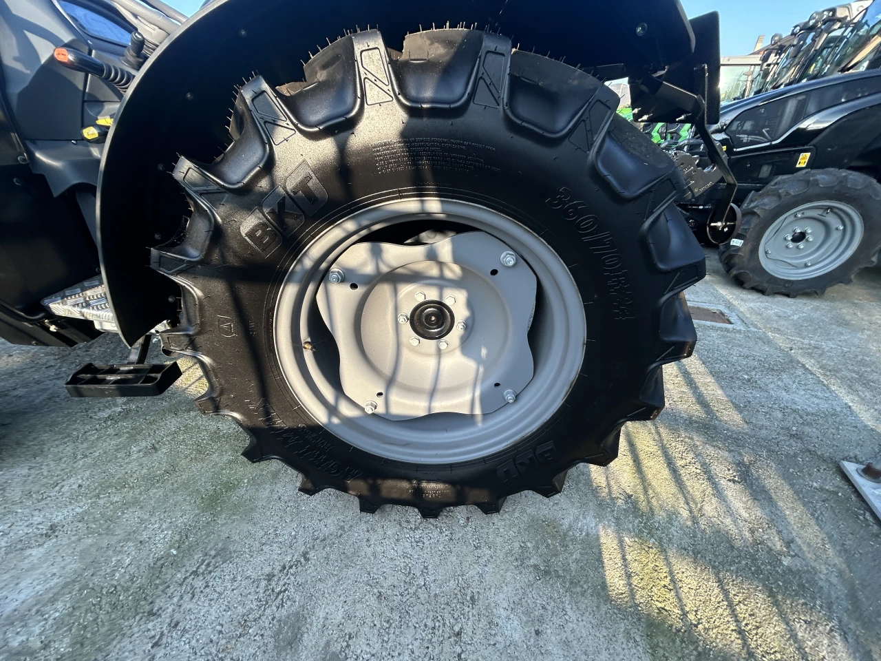 TRATTORE VIGNETO DEUTZ-FAHR 3060 DT