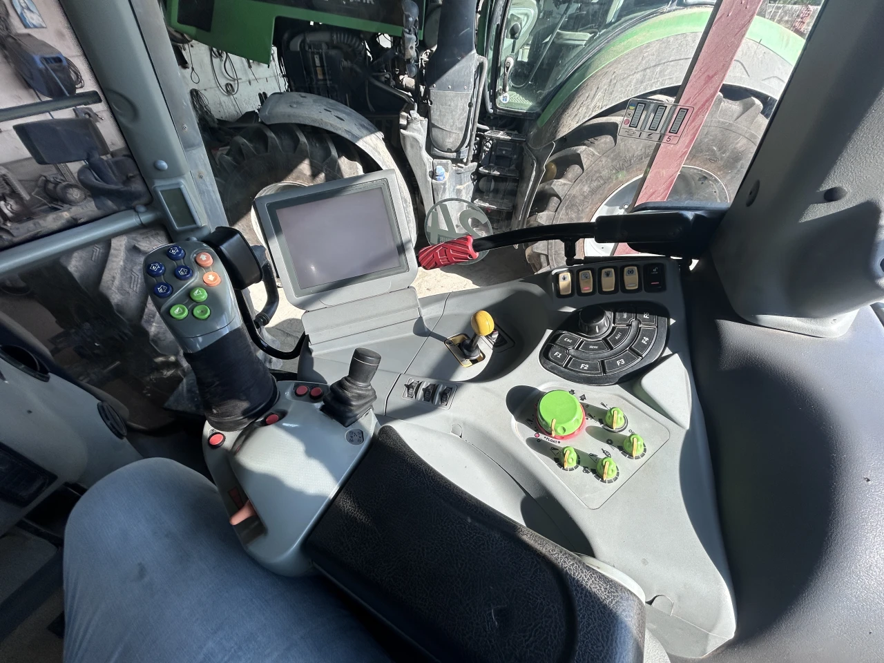 TRATTORE CAMPO APERTO DEUTZ-FAHR AGROTRON L 730