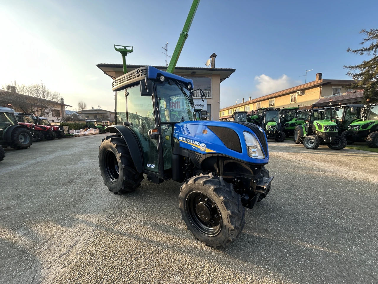 TRATTORE FRUTTTEO NEW HOLLAND T4.110 F
