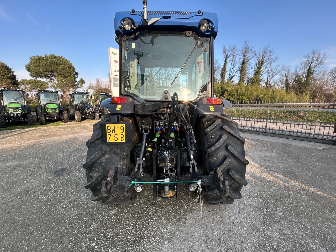 TRATTORE FRUTTTEO NEW HOLLAND T4.110 F