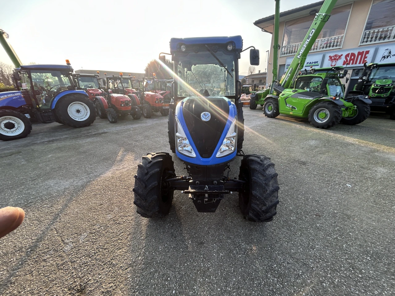 TRATTORE FRUTTTEO NEW HOLLAND T4.110 F