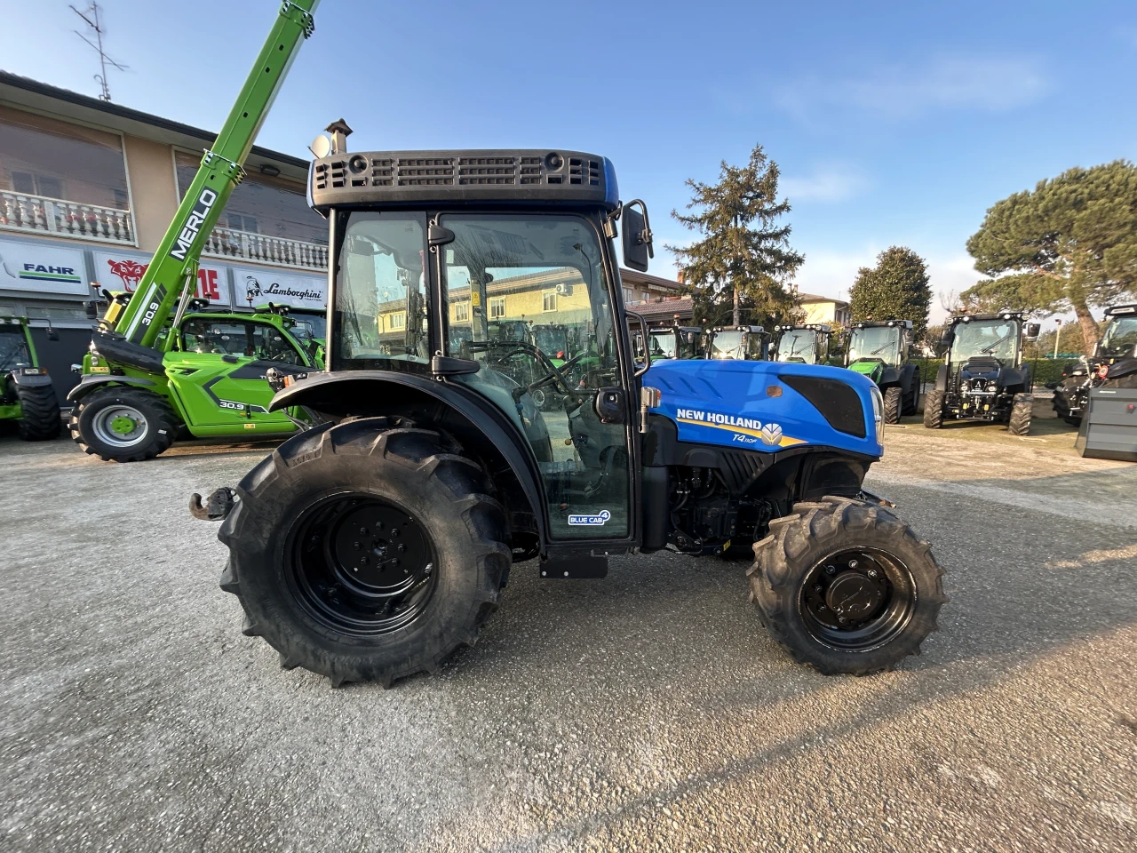 TRATTORE FRUTTTEO NEW HOLLAND T4.110 F