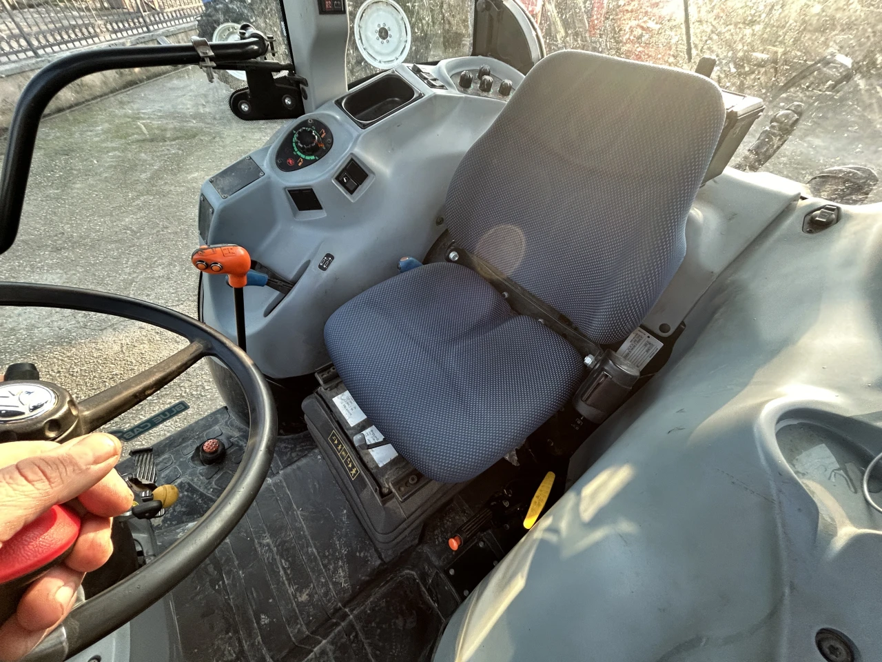 TRATTORE FRUTTTEO NEW HOLLAND T4.110 F