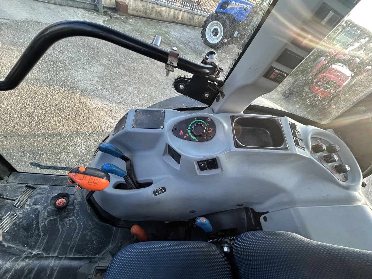 TRATTORE FRUTTTEO NEW HOLLAND T4.110 F